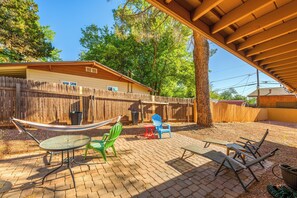 Terrace/patio - Entire Sedona home close to Airport Vortex (Sedona)