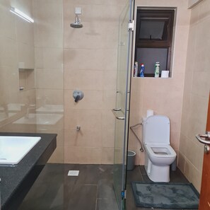 Shower, towels, soap, toilet paper - Brand New Modern "brd apartment with pool and gym. (Nairobi)
