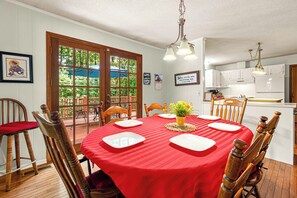 Dining - Wooded Writer's Retreat (Chattanooga Valley)