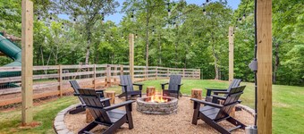 WOW!! Family Friendly Getaway:Hot Tub, Fire Pit, Nature, Wine & Weddings