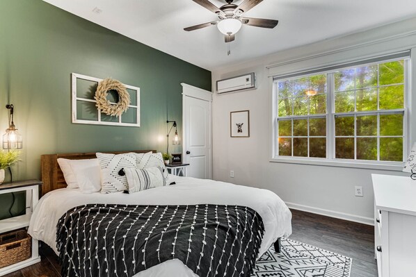 4 Schlafzimmer, Schreibtisch, Bügeleisen/Bügelbrett, Reisekinderbett