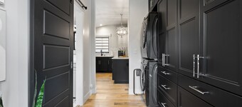 Pikes Retreat - Mountain Views + Modern Comfort - Hot tub