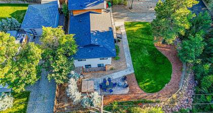 -->Downtown Pikes Retreat <-- Hot tub / 1BR / Getaway