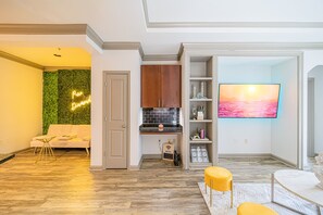 Living area - A Luxury Apartment Getaway Just 5 Min From Buckhead ATL (Atlanta)