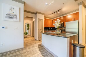 Private kitchen - A Luxury Apartment Getaway Just 5 Min From Buckhead ATL (Atlanta)