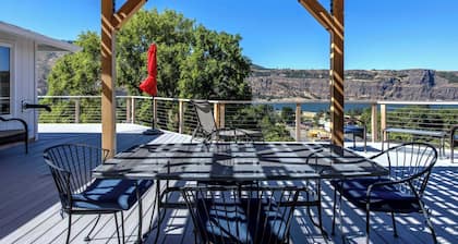 Point Lyle - River Views, Pellet Stove, Scenic!
