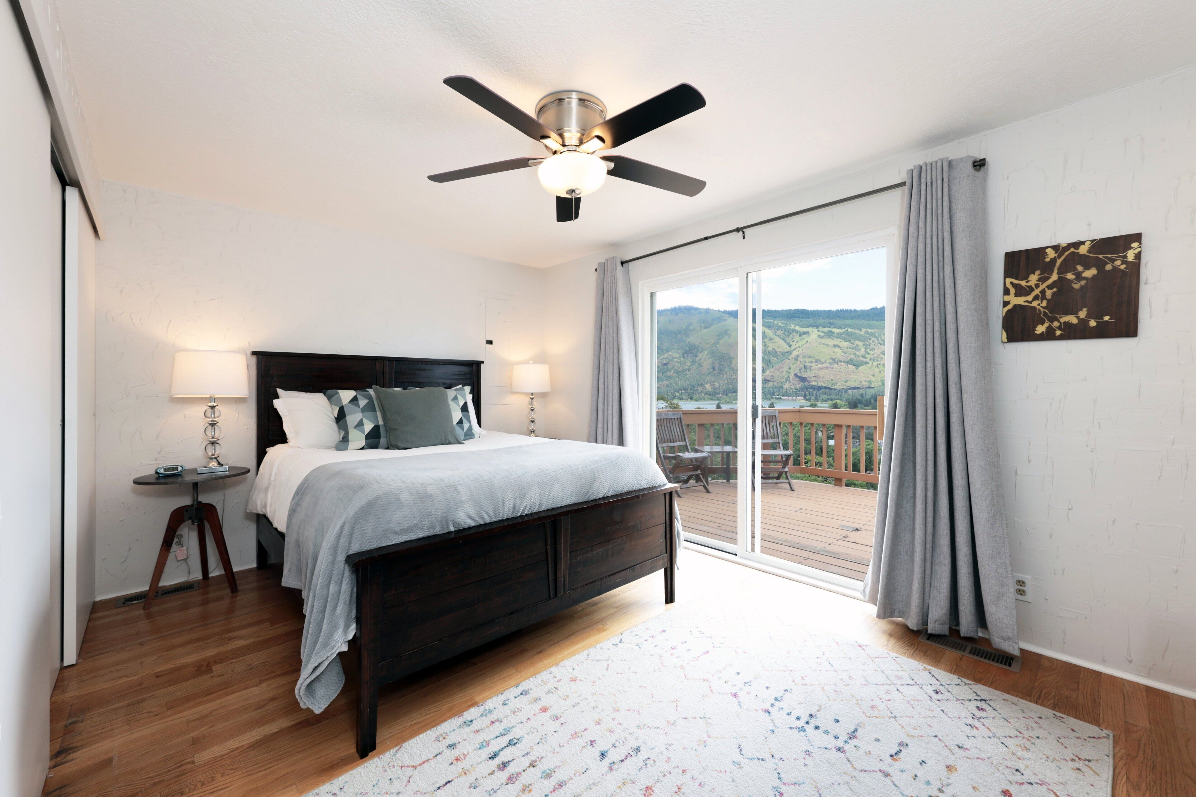 3 chambres, fer et planche à repasser, Wi-Fi, draps fournis