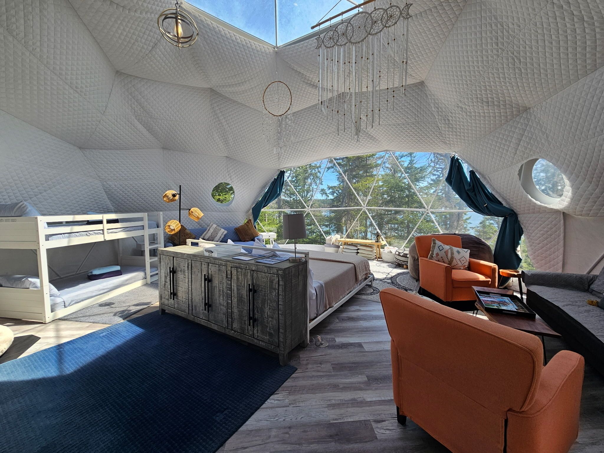 1 bedroom, bed sheets