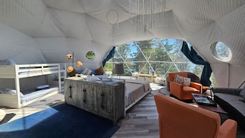 1 bedroom, bed sheets