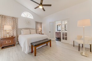 3 bedrooms, desk, iron/ironing board, free WiFi - Scottsdale Resort Getaway!! Newly Renovated!! (Scottsdale)