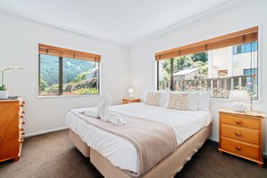 Iron/ironing board, free WiFi - TOWN CENTRE LOCATION WITH STUNNING VIEW - UNIT 1 (Queenstown)