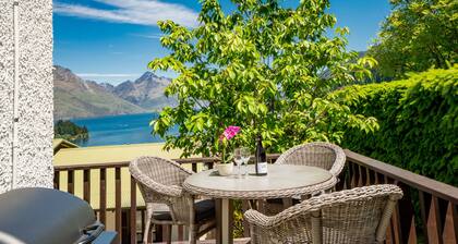 TOWN CENTRE LOCATION WITH STUNNING VIEW - UNIT 1