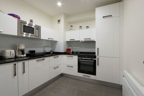 冰箱、微波炉、烤箱、洗碗机