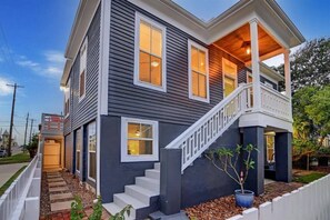 Exterior - 3 Bedroom, 2 King Suites - Spectacular Home! (Galveston)