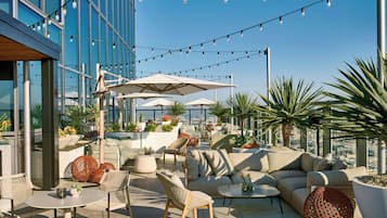 7 restaurantes; se sirven desayunos