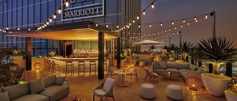 7 restaurants, breakfast served