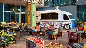 7 restaurants, breakfast served