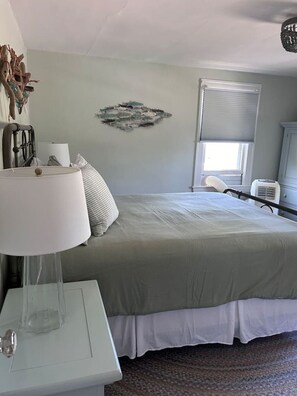3 bedrooms, travel cot, free WiFi, bed sheets