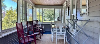 Beautiful Historic Lake Erie Summer Home in Geneva on the Lake, sleeps 10