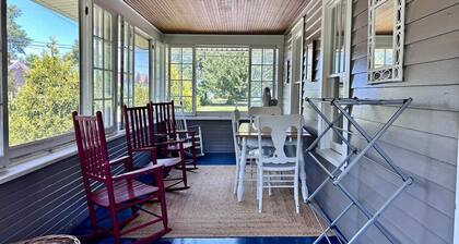 Beautiful Historic Lake Erie Summer Home in Geneva on the Lake, sleeps 10