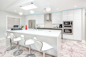 Fridge, microwave, oven, stovetop - Modern house heated pool near TPA Clearwater Dunedin Palm Harbor (Safety Harbor)