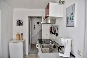 Macchina per tè/caffè, frigorifero, forno, piano cottura