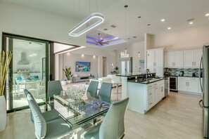 Dining - Villa Aesthetic, extravagant villa in yacht club area, south facing (Cape Coral)