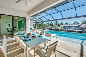 Outdoor pool, a heated pool - Villa Aesthetic, extravagant villa in yacht club area, south facing (Cape Coral)