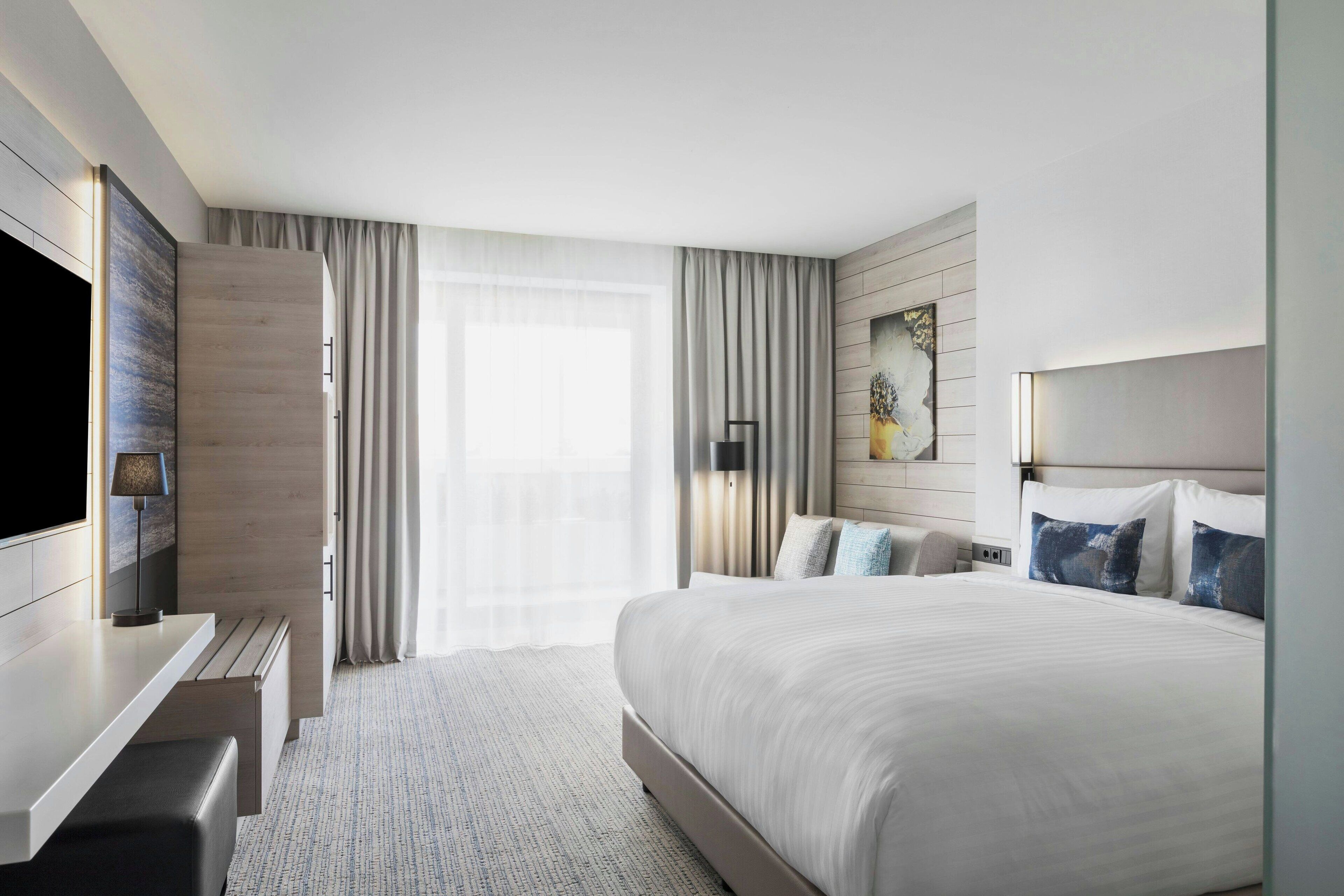 Ropa de cama hipoalergénica, minibar y escritorio 