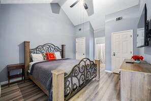 3 habitaciones, escritorio, tabla de planchar con plancha y wifi gratis 