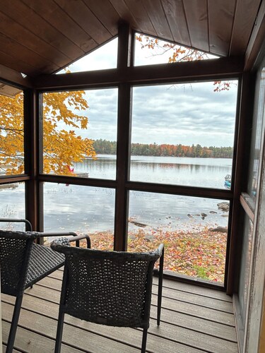 Peaceful Lakefront Cottage on Harris Lake
