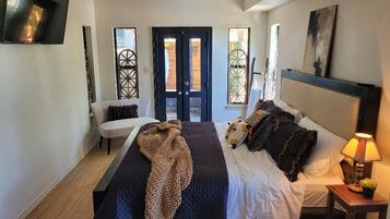 3 quartos, escrivaninha, ferros/tábuas de passar roupa