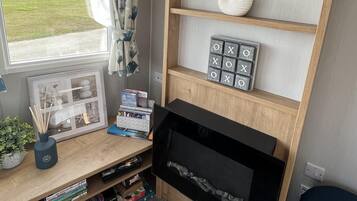 Cottage | Living room | Fireplace