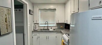 Stylish 1 bedroom unit close to downtown & BOK
