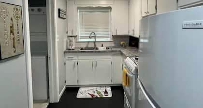 Stylish 1 bedroom unit close to downtown & BOK