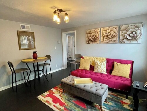 Stylish 1 bedroom unit close to downtown & BOK