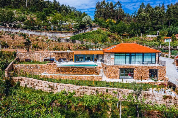 المنشأة من الخارج