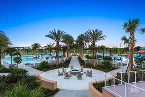 Outdoor dining - Two Villas Two Resorts Two Blocks Apart Sleeps 41 (Kissimmee)