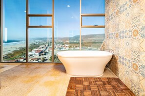 Combined shower/bathtub, hair dryer, towels, soap