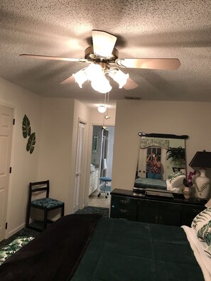 3 chambres, bureau, fer et planche à repasser, Wi-Fi gratuit