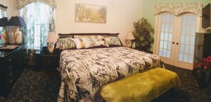 3 bedrooms, desk, iron/ironing board, free WiFi - sleeps 8 people / Beach 5 min./ backs on nature park & lake with trails (Largo)