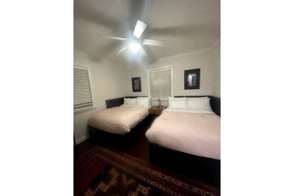 2 chambres, fer et planche à repasser, Wi-Fi, literie fournie