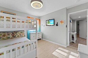 4 chambres, fer et planche à repasser, lit parapluie, Wi-Fi gratuit