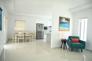 Smart-TV, DVD-Player, Bücher, Videothek