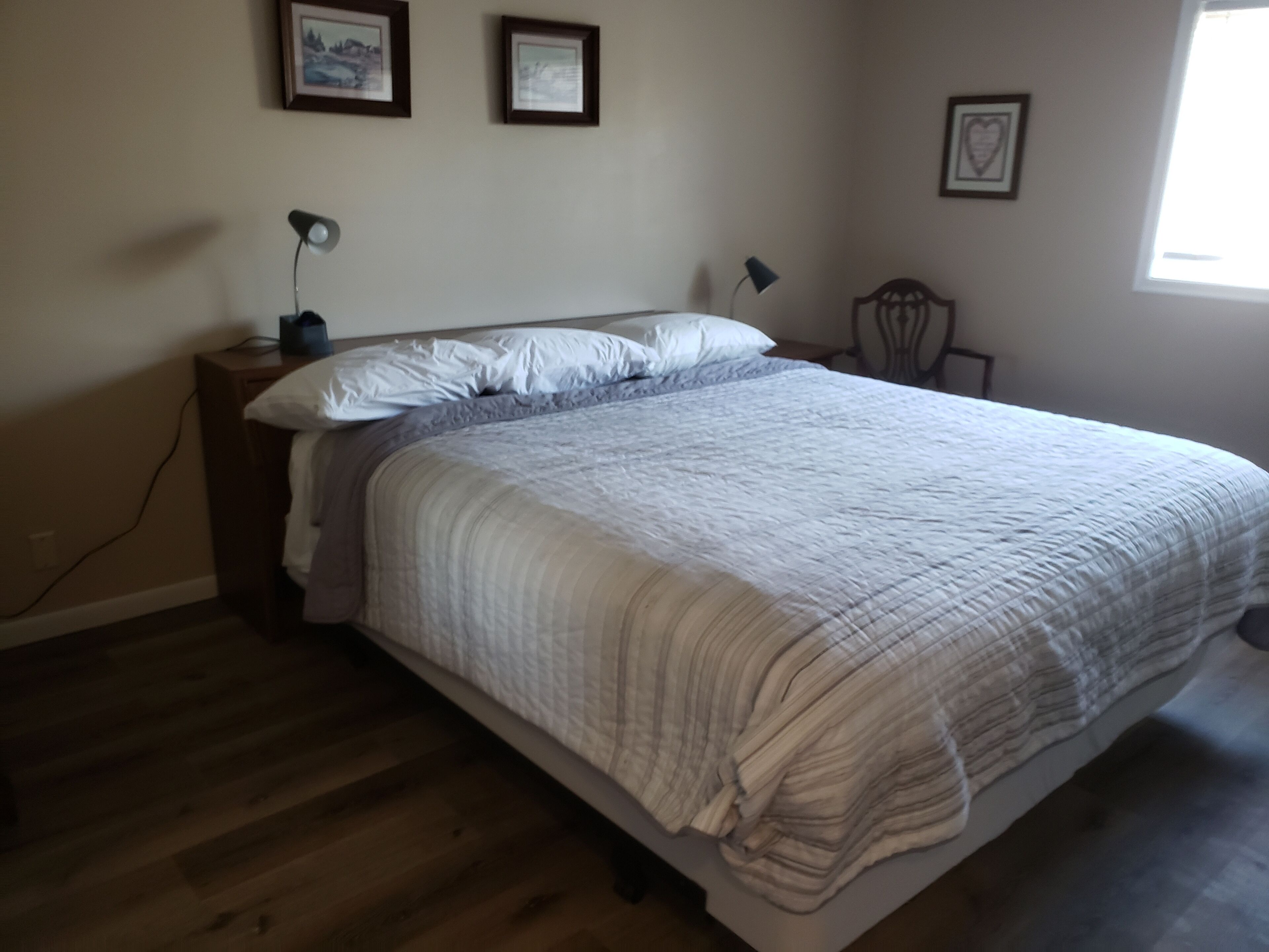 3 camere, una scrivania, ferro/asse da stiro, culla da viaggio