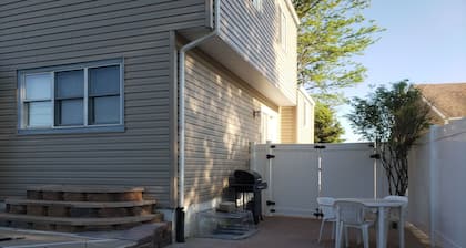 pool & nice S.W. Omaha home! easy access to I-80 hwy