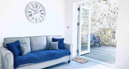 Exclusive 4-bed House 10 Minutes From Newcastle