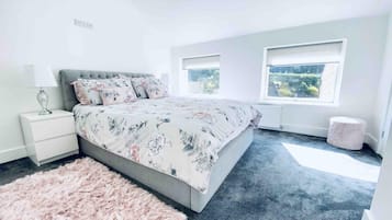 House | 4 bedrooms, iron/ironing board, free WiFi, bed sheets