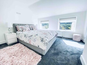 House | 4 bedrooms, iron/ironing board, free WiFi, bed sheets - Exclusive 4-bed House 10 Minutes From Newcastle (Gateshead)
