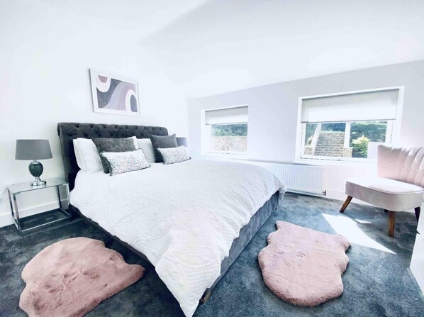 House | 4 bedrooms, iron/ironing board, free WiFi, bed sheets